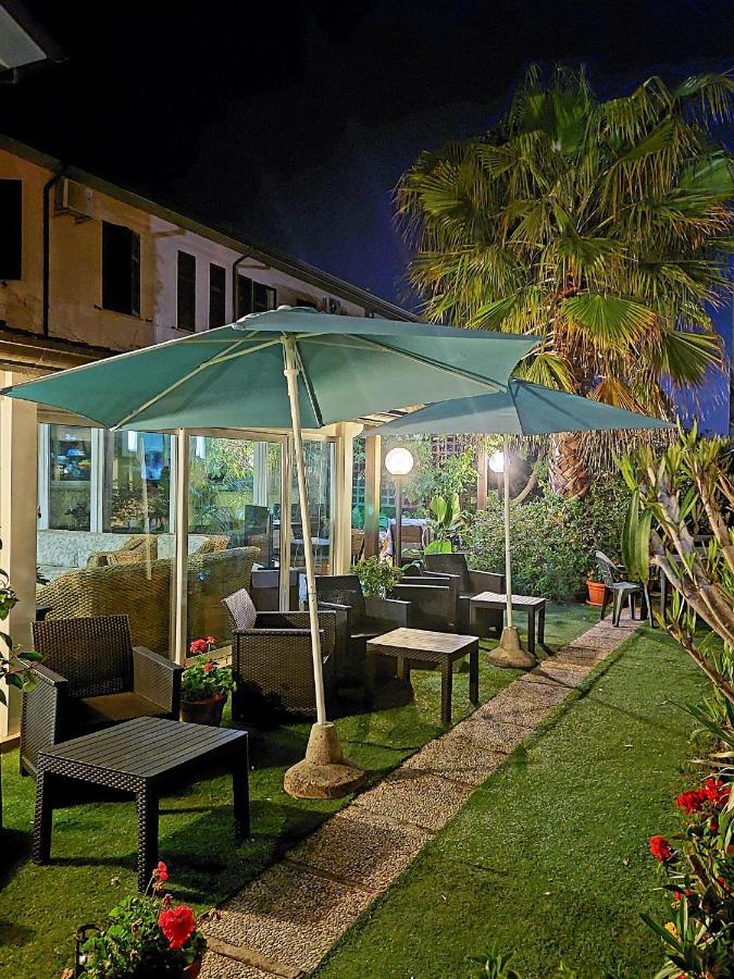 Hotel Patrizia マリーナ・ディ・マッサ エクステリア 写真