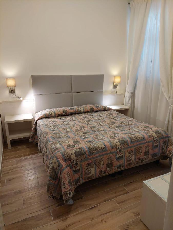 Hotel Patrizia マリーナ・ディ・マッサ エクステリア 写真
