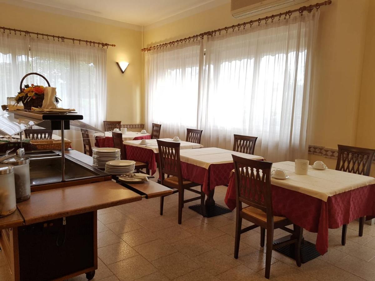 Hotel Patrizia マリーナ・ディ・マッサ エクステリア 写真